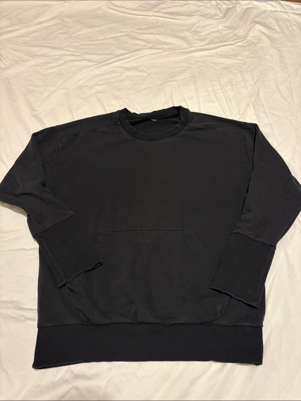 Reebok Womenโs Black Kangaroo Pocket Sweatshirt Size M
